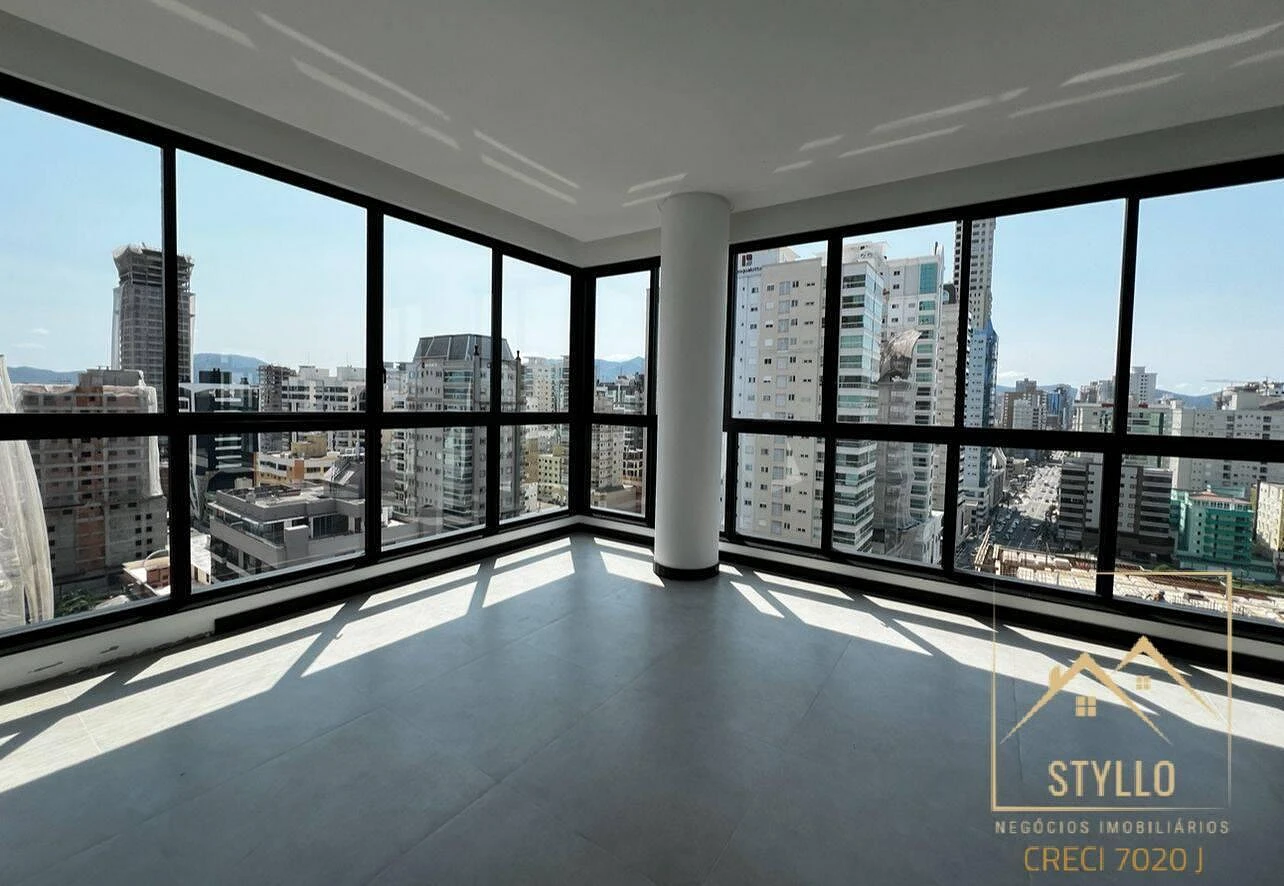 Apartamento em Meia Praia, Itapema