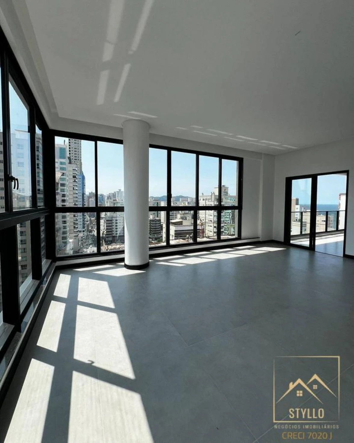 Apartamento em Meia Praia, Itapema