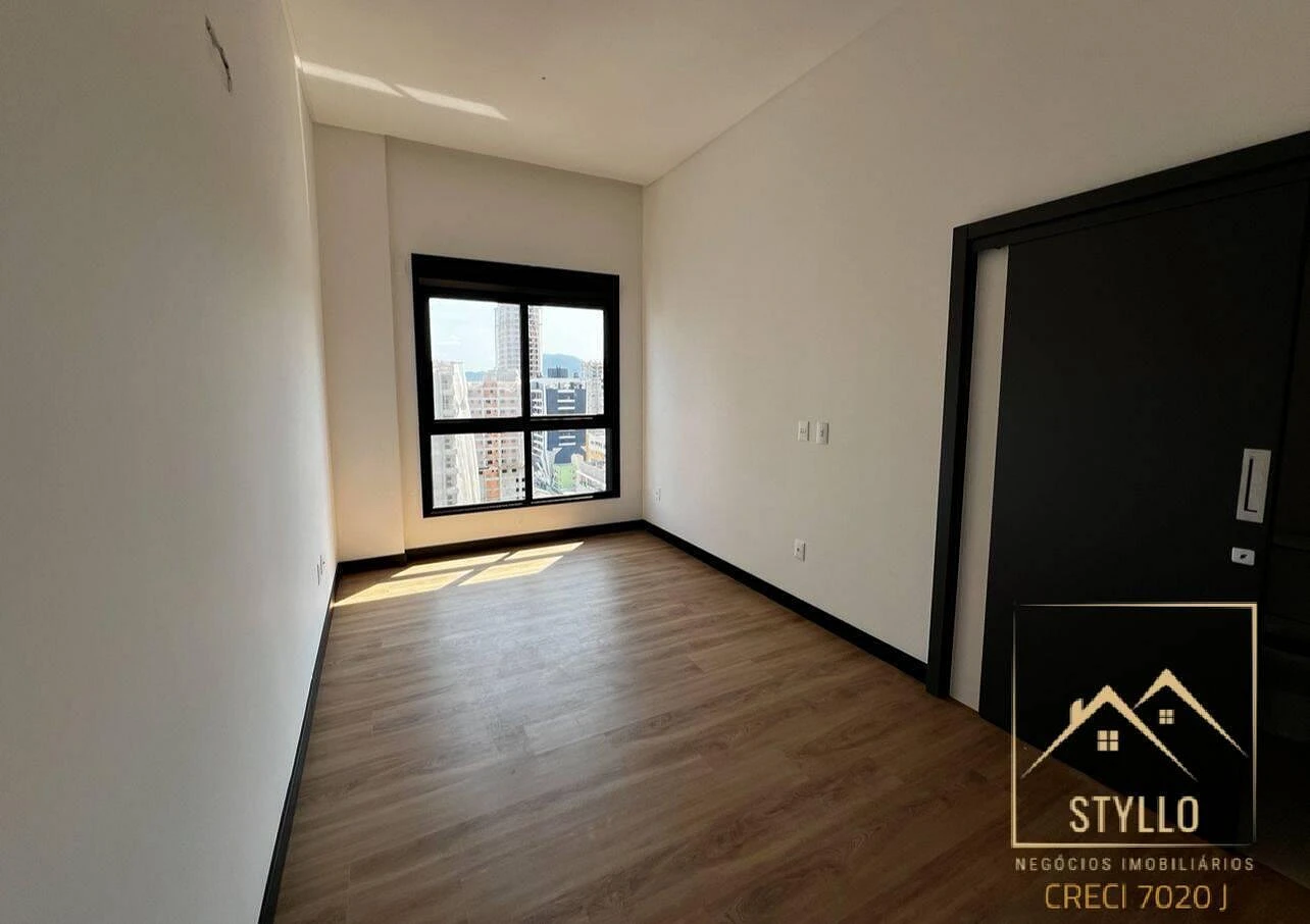 Apartamento em Meia Praia, Itapema