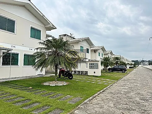 Sobrado com 3 Quartos e 2 Banheiros à Venda, 110 m² - Foto 1
