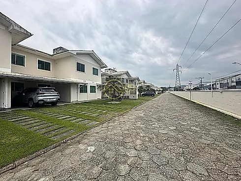 Sobrado com 3 Quartos e 2 Banheiros à Venda, 110 m² - Foto 2
