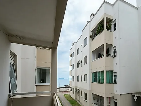 Apartamento com 2 Dormitórios C/ Sacada e Churrasqueira no Balneário do Estreito - Foto 6