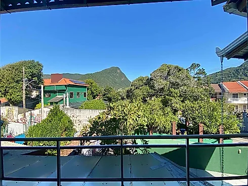 Casa Ampla com 3 Quartos a Poucos Metros da Praia na Armação – Conforto e Localização em Florianópol - Casa em Armação do Pântano do Sul, Florianópolis - Foto 1