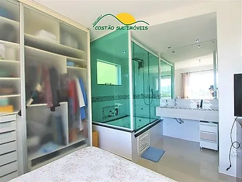Casa com 10 Quartos, Escriturada, com Possibilidade para Pousada no Córrego Grande - Florianópolis/S - Casa em Córrego Grande, Florianópolis - Foto 1
