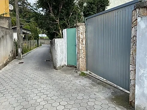Terreno Plano de 491,62M², com Duas Casas e em Servidão sem Saída, a 350 M da Praia do Morro das Ped - Terreno em Morro das Pedras, Florianópolis - Foto 3