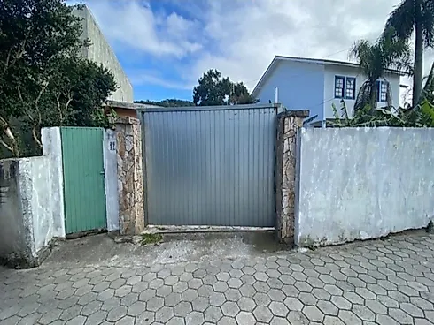 Terreno Plano de 491,62M², com Duas Casas e em Servidão sem Saída, a 350 M da Praia do Morro das Ped - Terreno em Morro das Pedras, Florianópolis - Foto 4