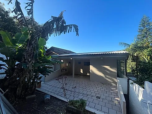 "Encantadora Casa com 5 Quartos. Seu Refúgio à 850 Metros do Mar!" - Pântano do Sul - Florianópolis/ - Casa em Pântano do Sul, Florianópolis - Foto 2