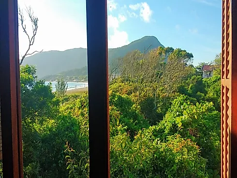 Linda Casa, Ocean House  à Venda . Armação do Pântano do Sul, Florianópolis, SC - Casa em Armação do Pântano do Sul, Florianópolis - Foto 3
