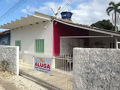 Casa de 2 Quartos Distante 215 Metros da Praia da Armação - Armação do Pântano do Sul - Florianópoli - Casa em Armação do Pântano do Sul, Florianópolis - Foto 1