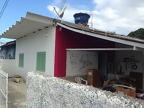 Casa de 2 Quartos Distante 215 Metros da Praia da Armação - Armação do Pântano do Sul - Florianópoli - Casa em Armação do Pântano do Sul, Florianópolis - Foto 2