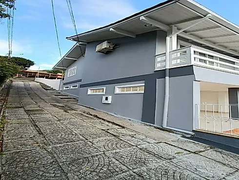 Aconchegante Casa com 3 Quartos (1 Suíte) de 260m² a 30 Metros da Praia e com Linda Vista para o Mar - Casa em Ribeirão da Ilha, Florianópolis - Foto 3