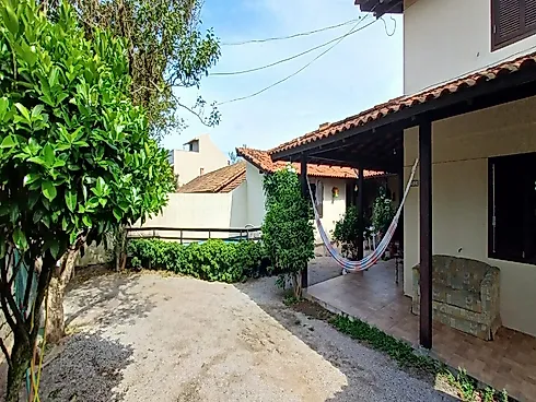 Cota Imobiliária - Casa de Alvenaria de Dois Pavimentos, com Escritura Pública, em Servidão sem Saíd - Casa em Morro das Pedras, Florianópolis - Foto 2