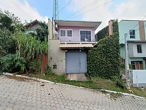 Confortável Casa com Dois Quartos em Terreno com Duas Frentes no Rio Tavares, Florianópolis, SC - Casa em Rio Tavares, Florianópolis - Foto 2