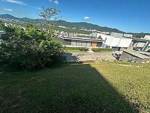 🏡 Terreno Exclusivo em Condomínio de Alto Padrão – Segurança, Natureza e Lazer em um Só Lugar! 🌿✨à - Terreno em Trindade, Florianópolis - Foto 2