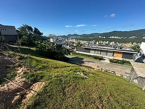 🏡 Terreno Exclusivo em Condomínio de Alto Padrão – Segurança, Natureza e Lazer em um Só Lugar! 🌿✨à - Terreno em Trindade, Florianópolis - Foto 3