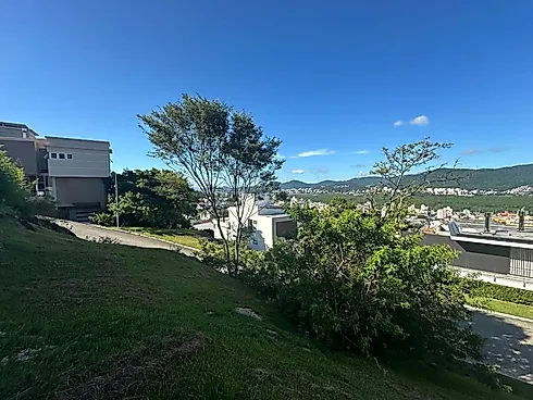 🏡 Terreno Exclusivo em Condomínio de Alto Padrão – Segurança, Natureza e Lazer em um Só Lugar! 🌿✨à - Foto 6