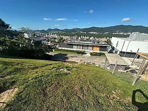🏡 Terreno Exclusivo em Condomínio de Alto Padrão – Segurança, Natureza e Lazer em um Só Lugar! 🌿✨à - Foto 8