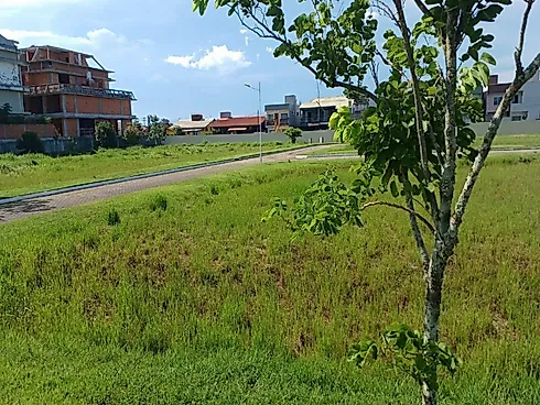 Terreno Plano de 385,61M², Plano, com Escritura Pública, no Condomínio Caminho do Engenho I - Campec - Terreno em Campeche, Florianópolis - Foto 1