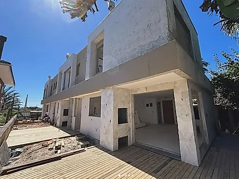 Casa Geminada de Alvenaria, Casa do Meio, com Dois Pavimentos com 3 Quartos, sendo um Suíte, no Mari - Casa em Campeche, Florianópolis - Foto 5