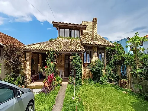 Casa de Alvenaria, Tijolos a Vista, com 2 Pavimentos e 218m², Não Financiável, no Morro das Pedras - - Casa em Morro das Pedras, Florianópolis - Foto 1
