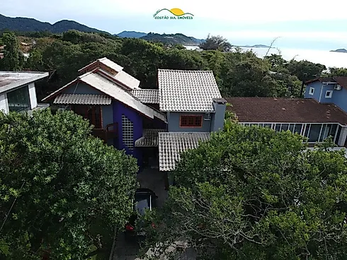 Casa de Alvenaria de Dois Pavimentos com 210m², a 85 Metros da Praia da Armação do Pântano do Sul - - Casa em Armação do Pântano do Sul, Florianópolis - Foto 1