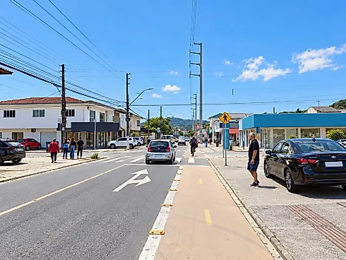 Prédio Comercial com 3 Lojas no Bairro Madri - Foto 3
