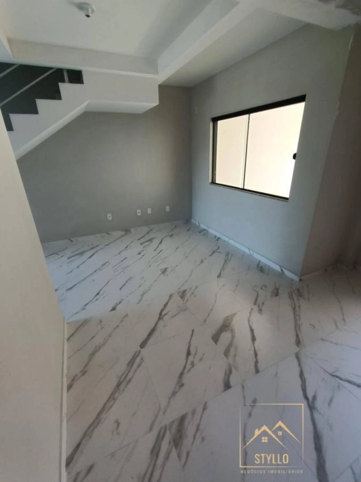 Sobrado geminado em Potecas, São José