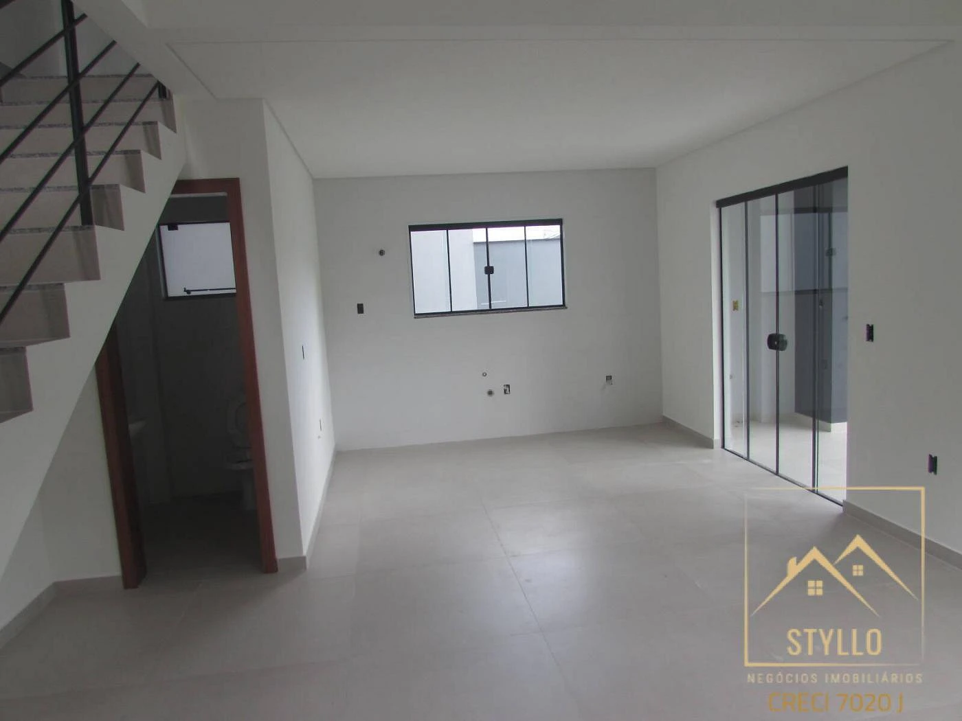 Sobrado geminado em Forquilhas, São José