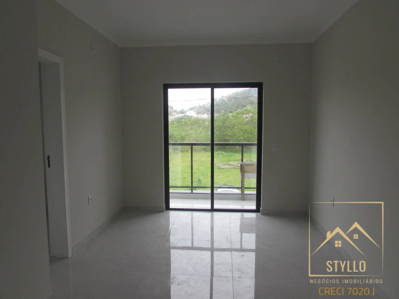 Sobrado geminado em Forquilhas, São José