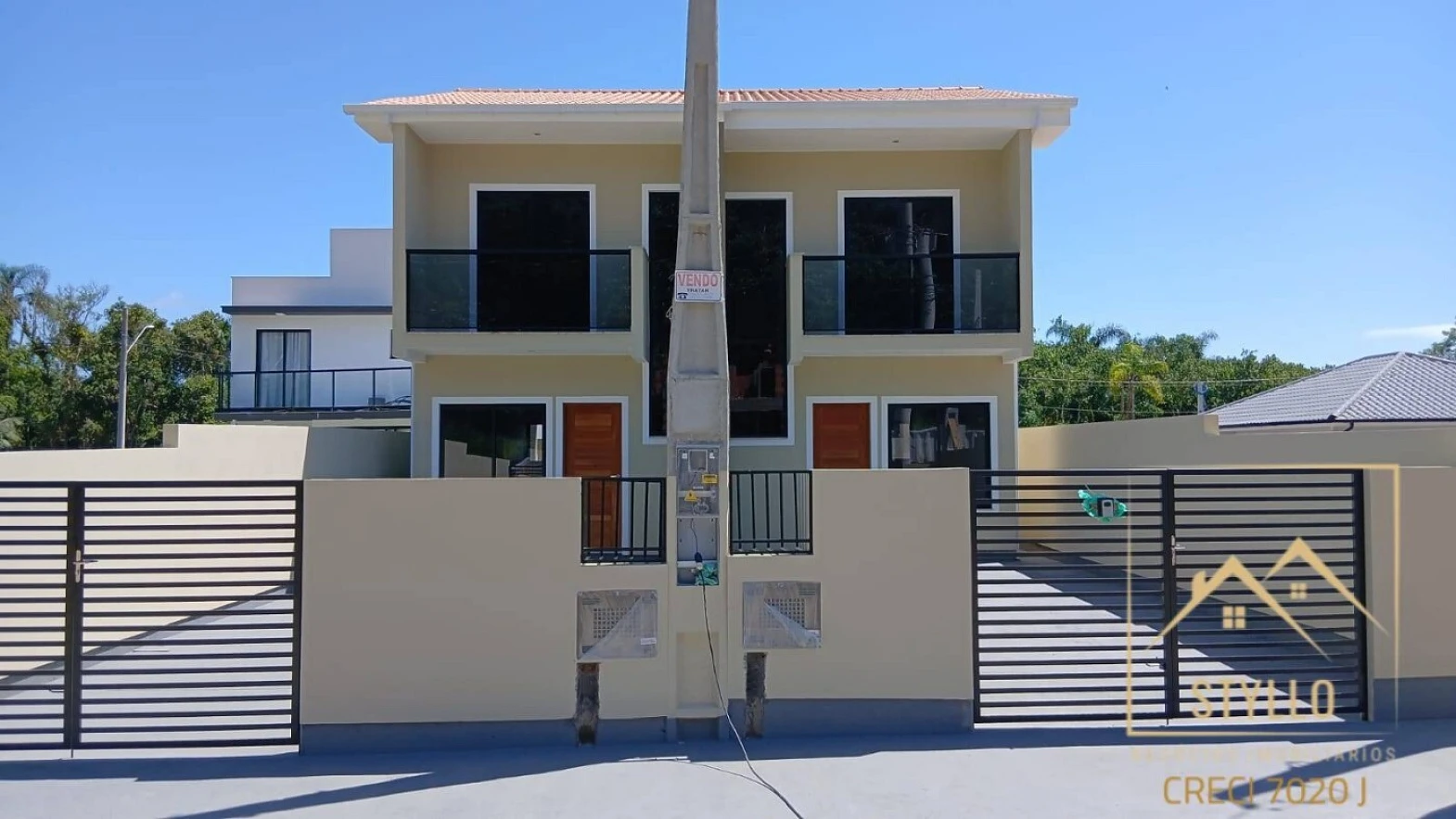 Sobrado geminado em Forquilhas, São José