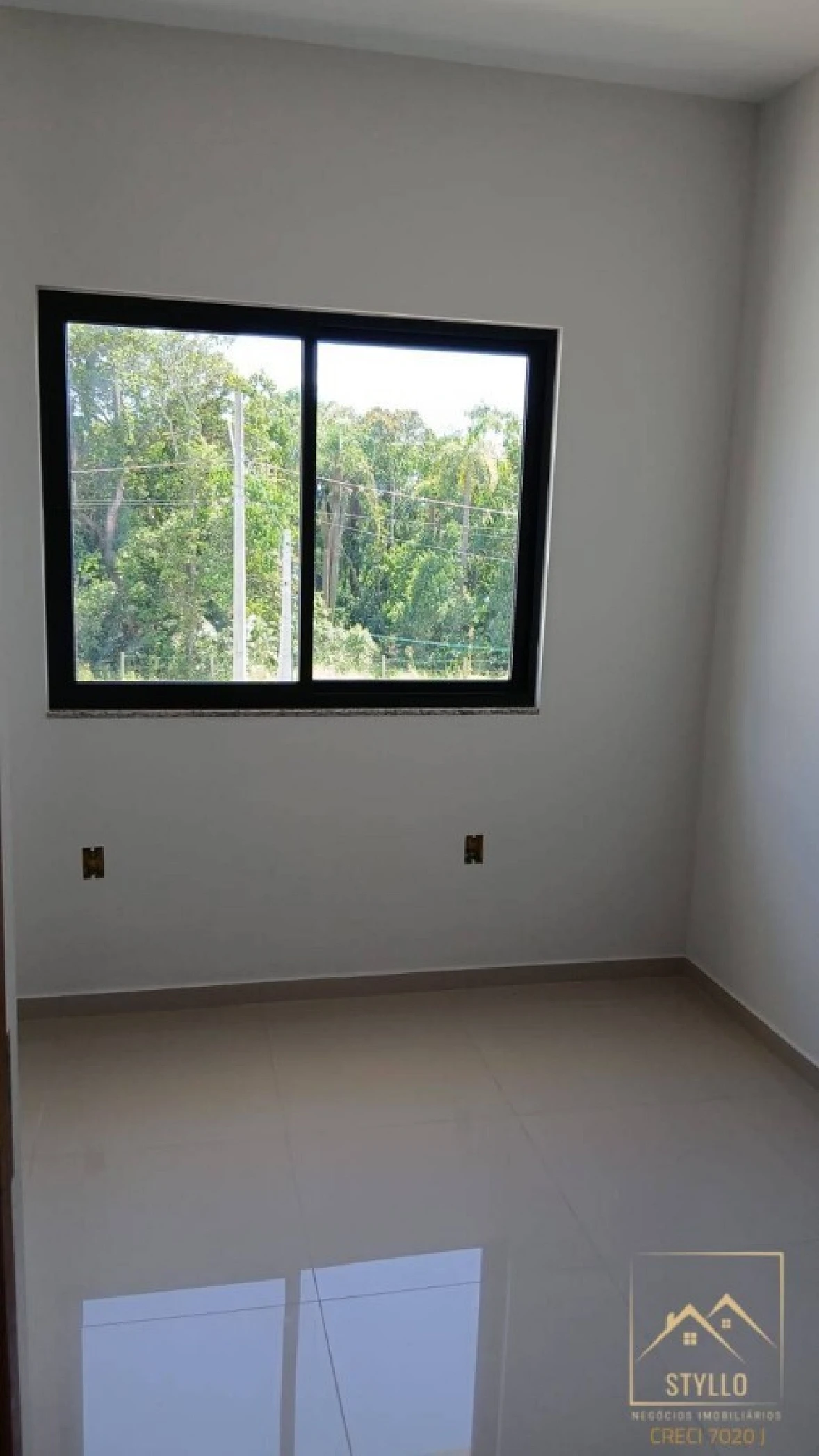 Sobrado geminado em Forquilhas, São José