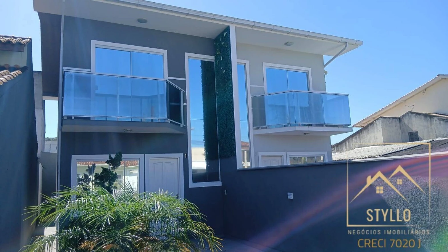 Sobrado geminado em Forquilhas, São José