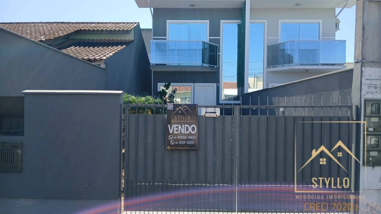 Sobrado geminado em Forquilhas, São José