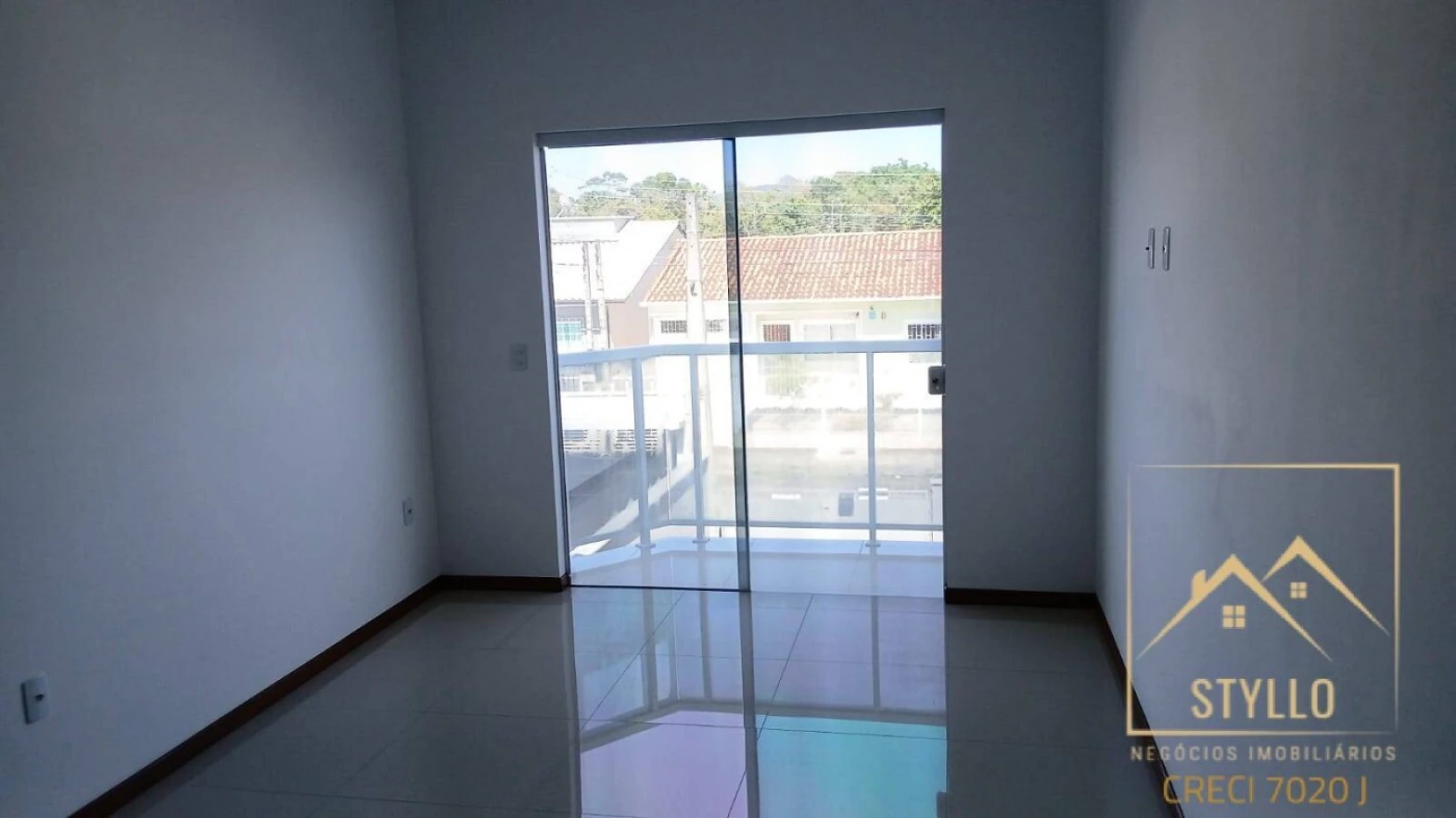 Sobrado geminado em Forquilhas, São José