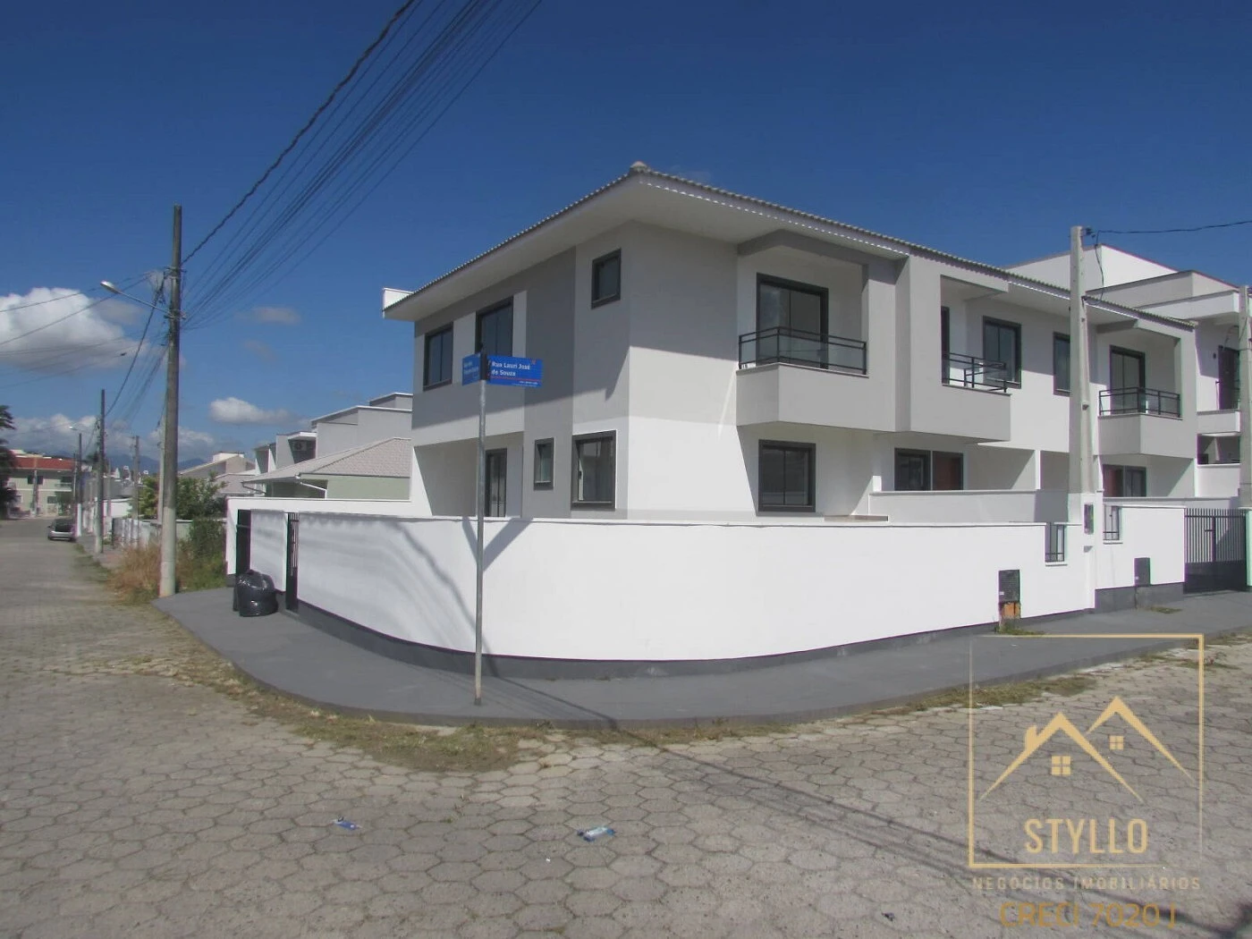 Sobrado geminado em Forquilhas, São José