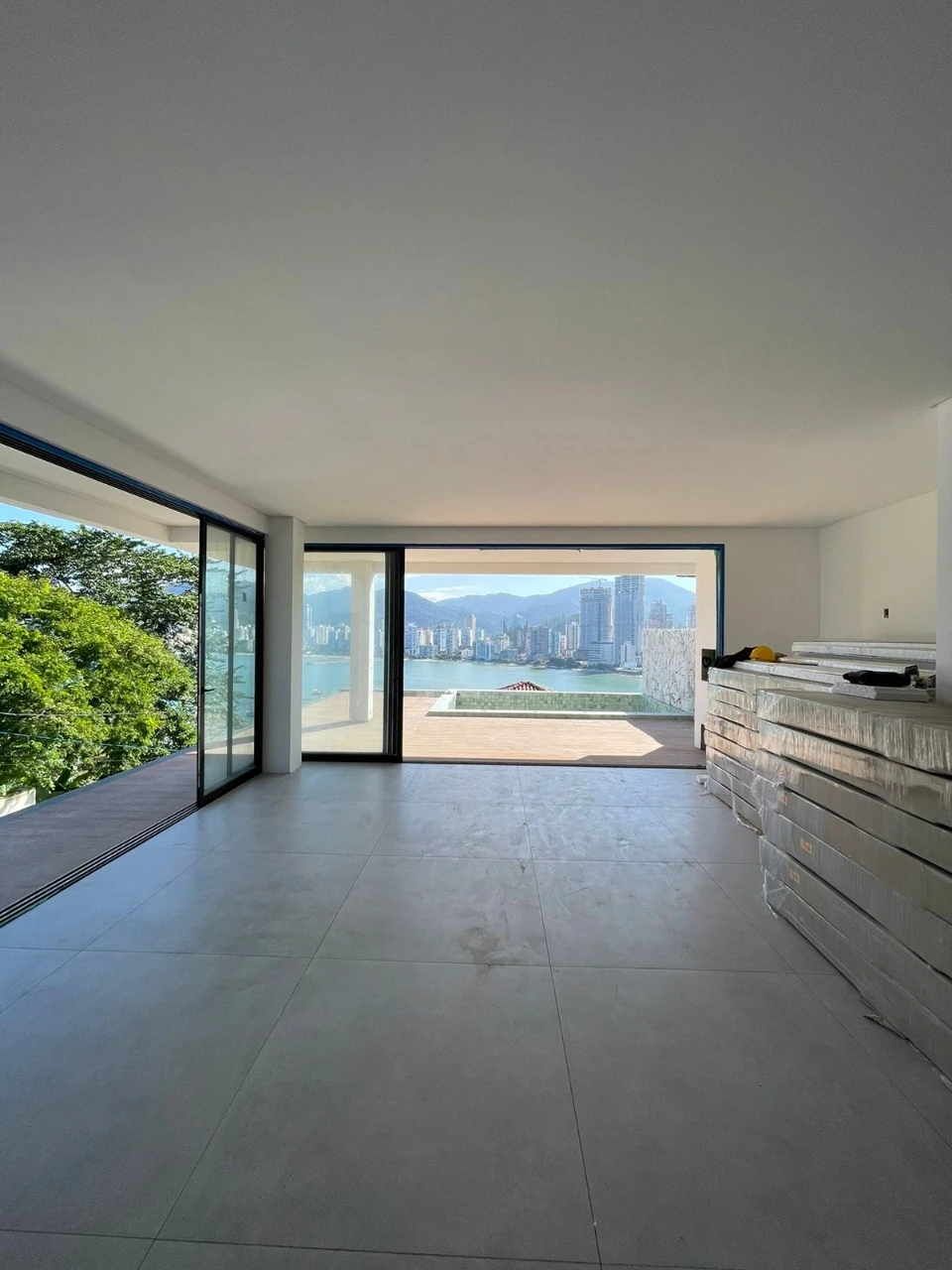 Casa em Canto da Praia, Itapema. 4 quartos, 340m². Imagem 2 de 10