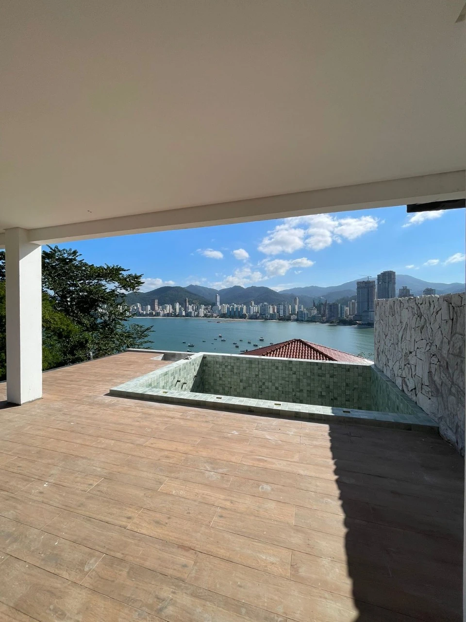 Casa em Canto da Praia, Itapema. 4 quartos, 340m². Imagem 3 de 10