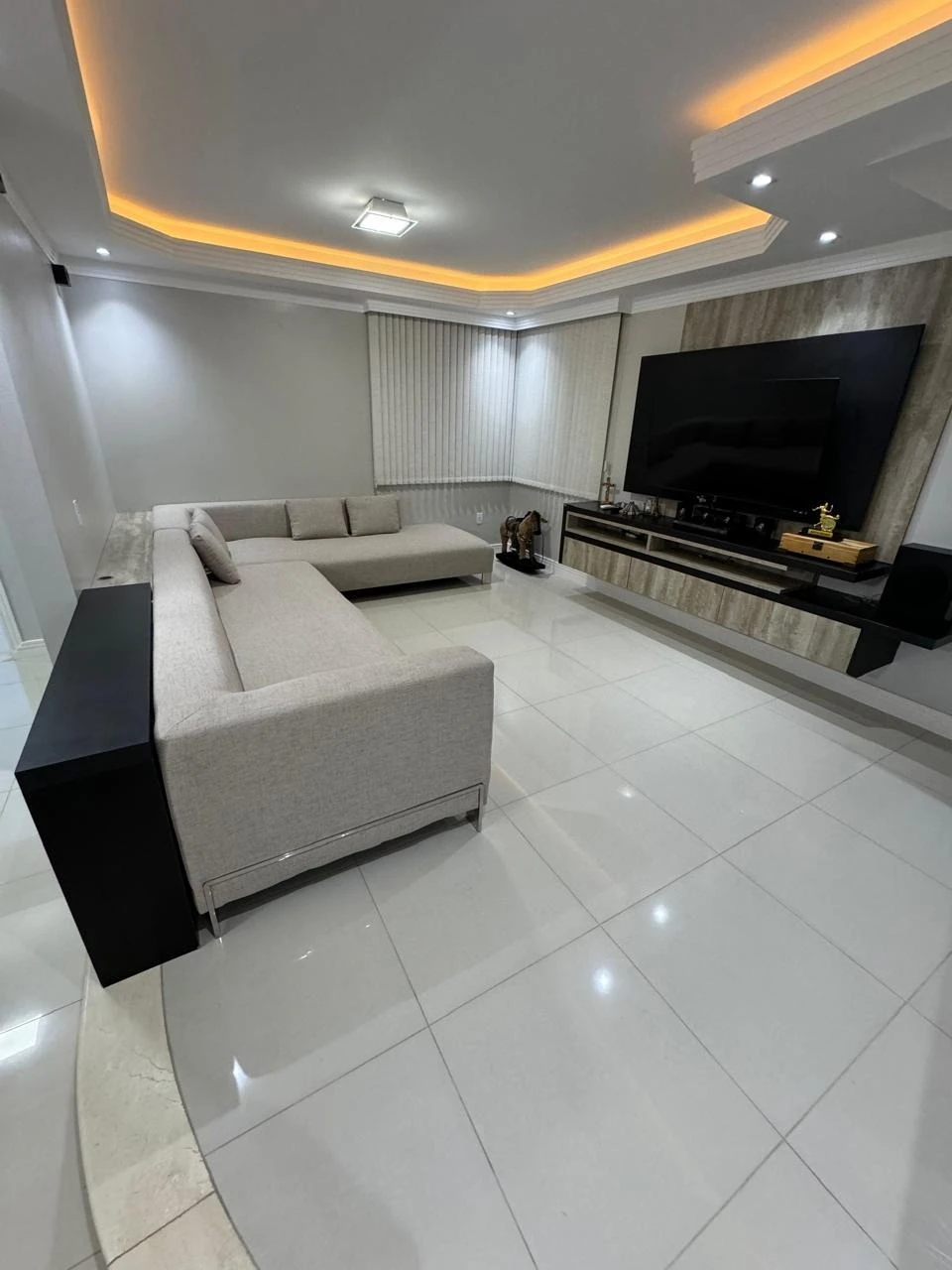 Casa em Caldas, Santo Amaro da Imperatriz. 3 quartos, 435m². Imagem 2 de 24
