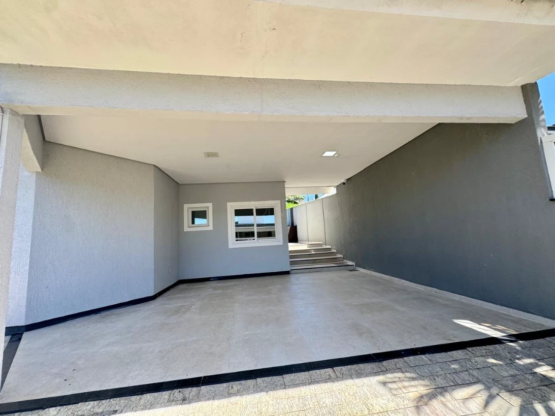Casa em Pedra Branca, Palhoça. 3 quartos, 207m². Imagem 2 de 35