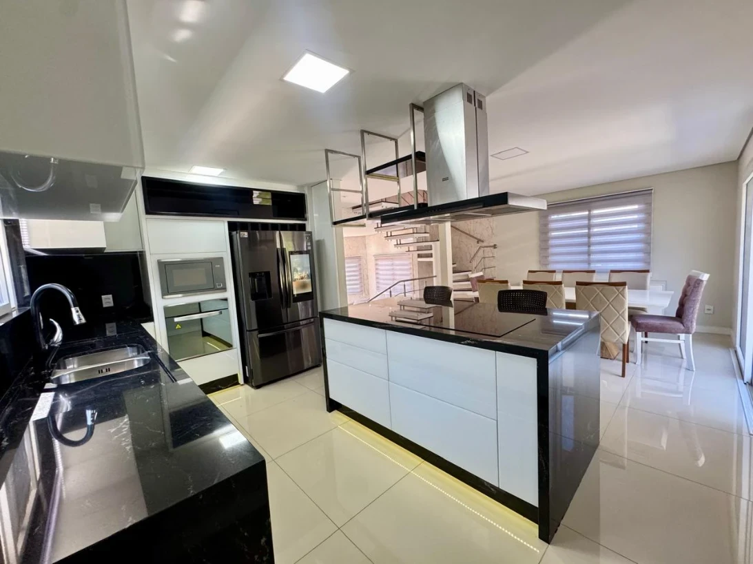 Casa em Pedra Branca, Palhoça. 3 quartos, 207m². Imagem 10 de 35