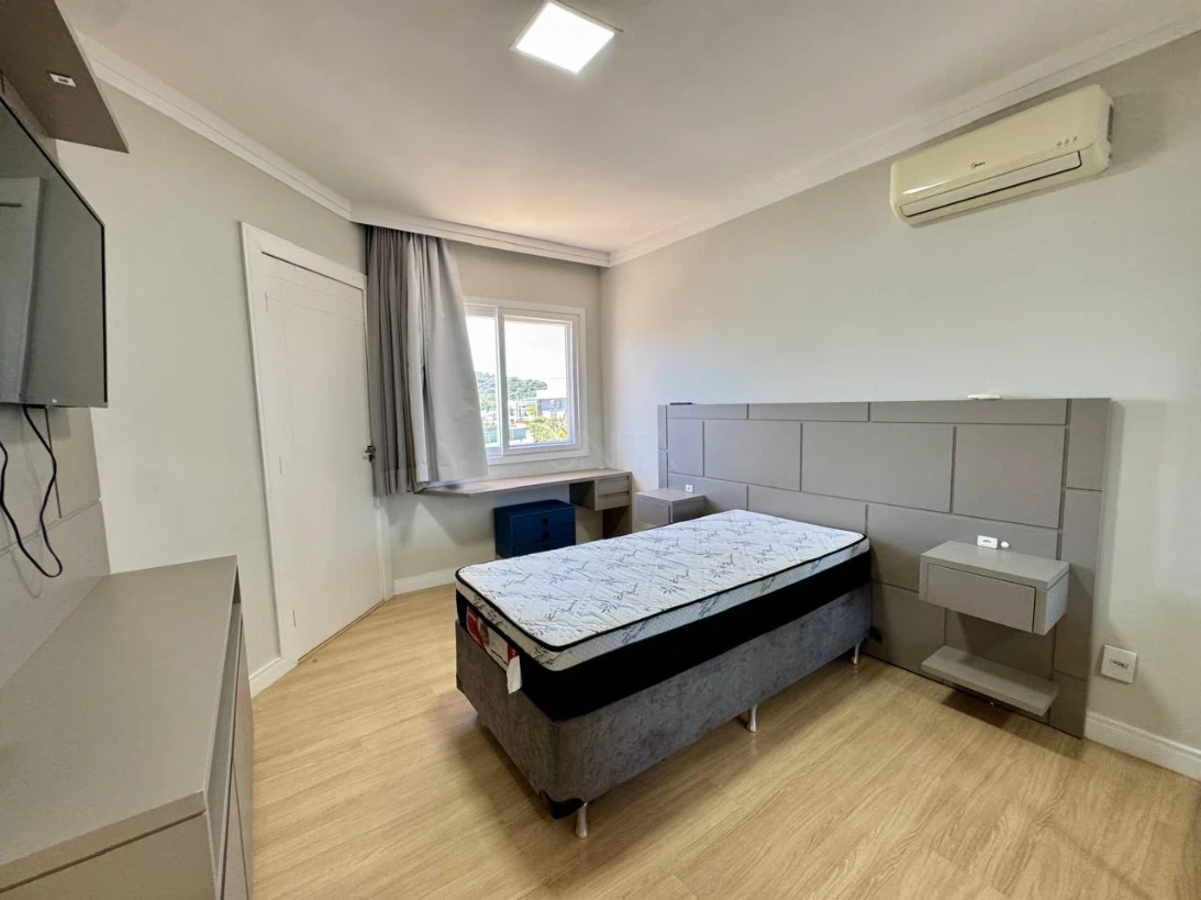 Casa em Pedra Branca, Palhoça. 3 quartos, 207m². Imagem 18 de 35