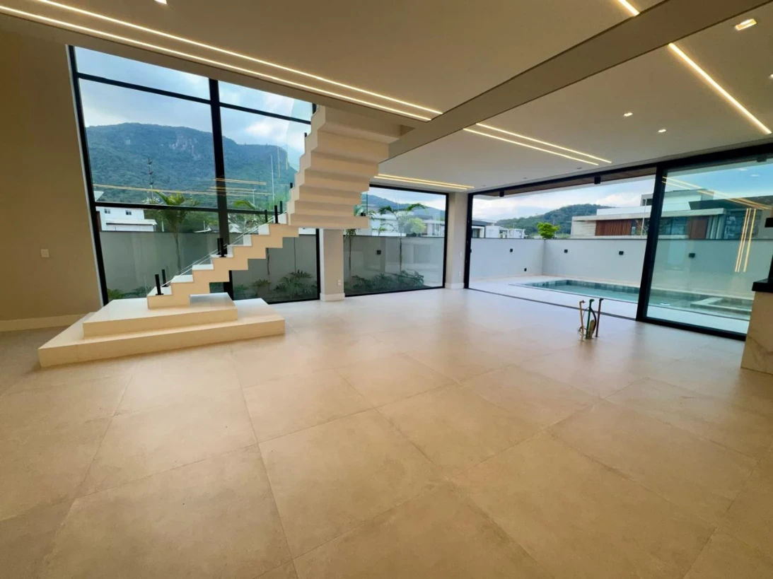 Casa em Pedra Branca, Palhoça. 3 quartos, 263m². Imagem 2 de 50