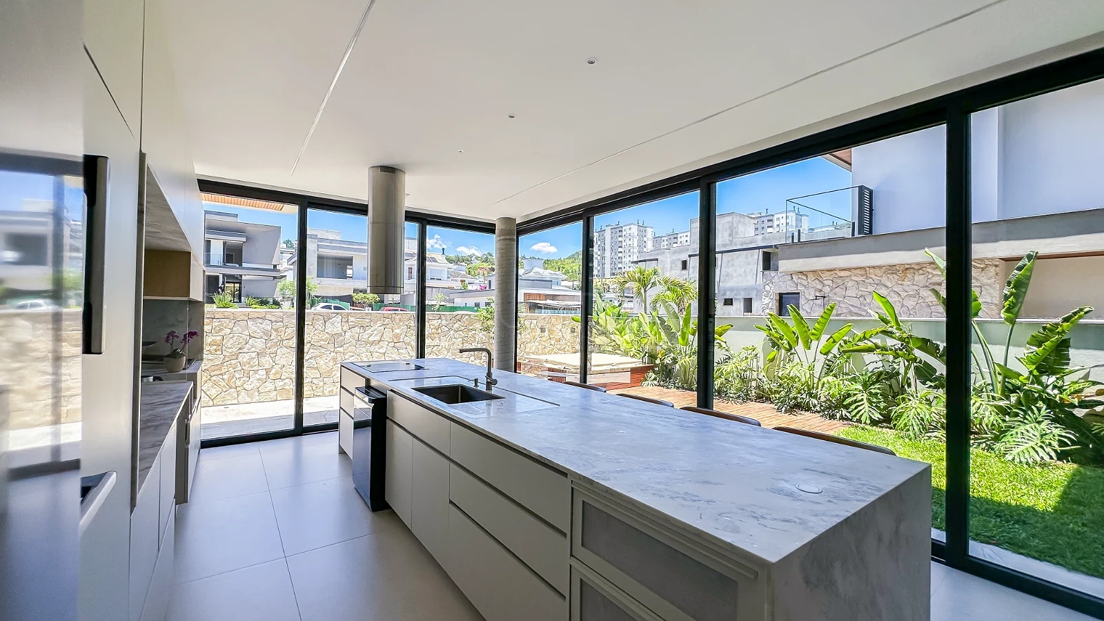 Casa em Pedra Branca, Palhoça. 3 quartos, 293m². Imagem 3 de 50