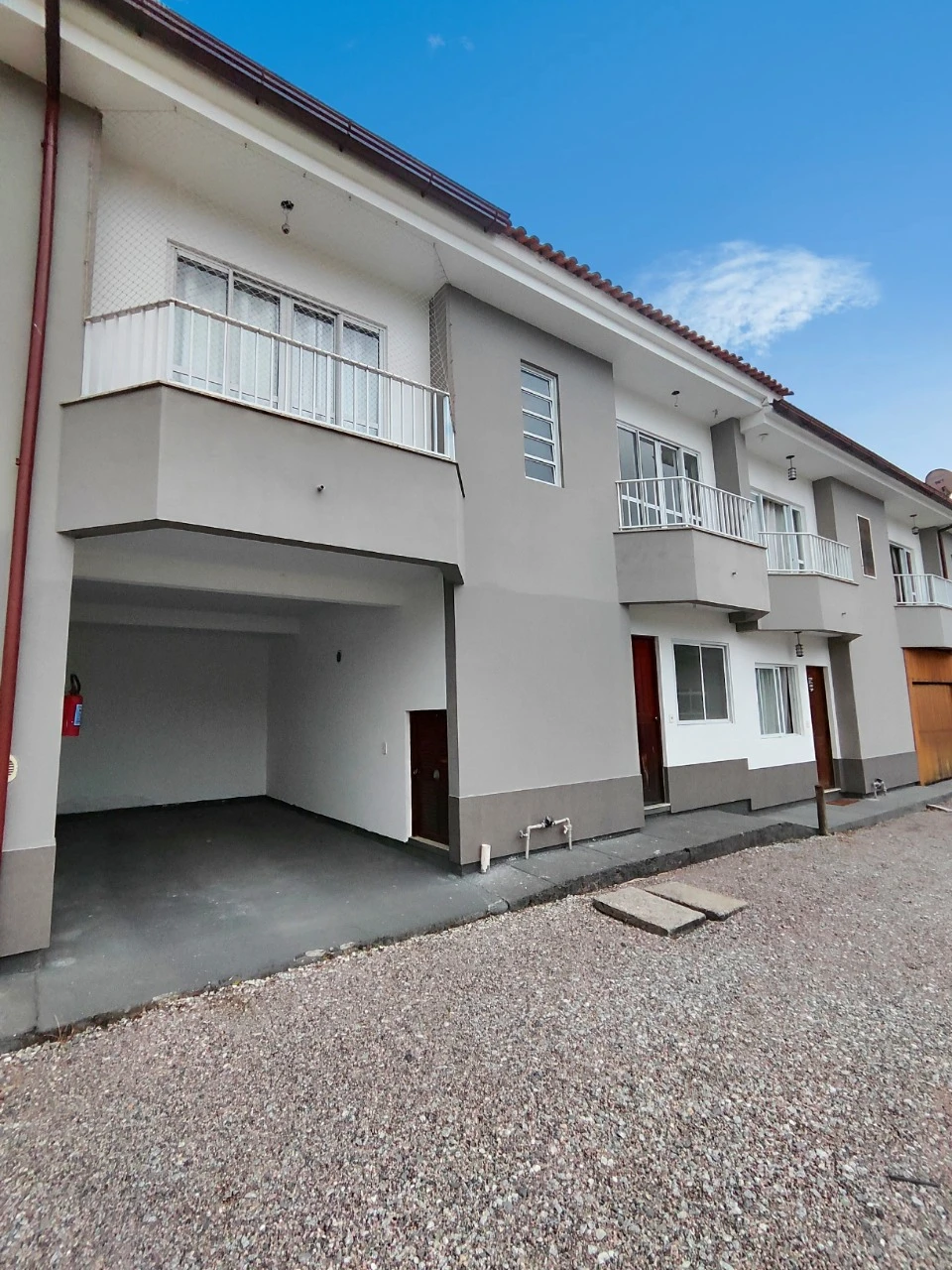 Sobrado Geminado em Pedra Branca, Palhoça. 3 quartos, 111m². Imagem 1 de 15