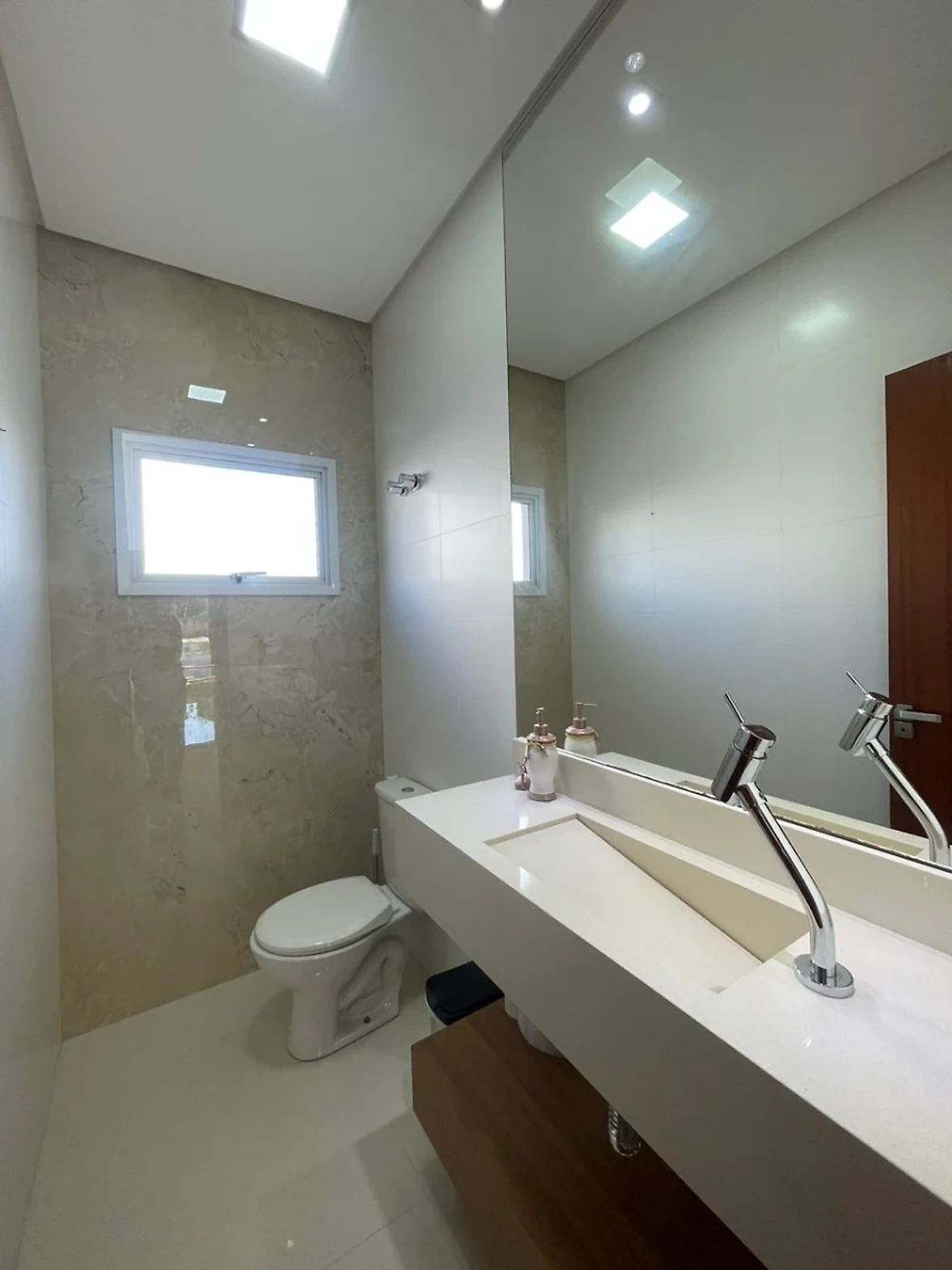 Casa em Deltaville, Biguaçu. 3 quartos, 230m². Imagem 14 de 17