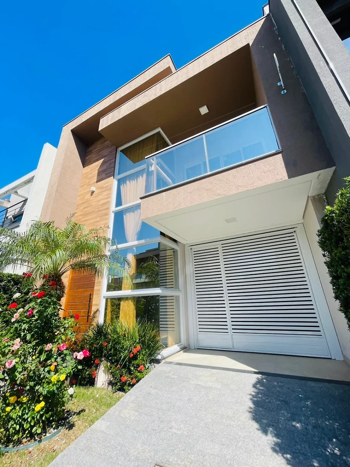 Casa em Deltaville, Biguaçu. 3 quartos, 230m². Imagem 2 de 17