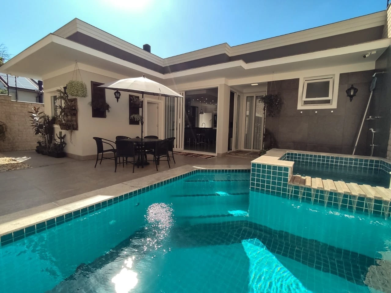 Casa em Pedra Branca, Palhoça. 4 quartos, 250m². Imagem 1 de 18