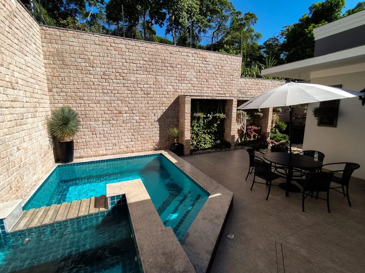 Casa em Pedra Branca, Palhoça. 4 quartos, 250m². Imagem 2 de 18