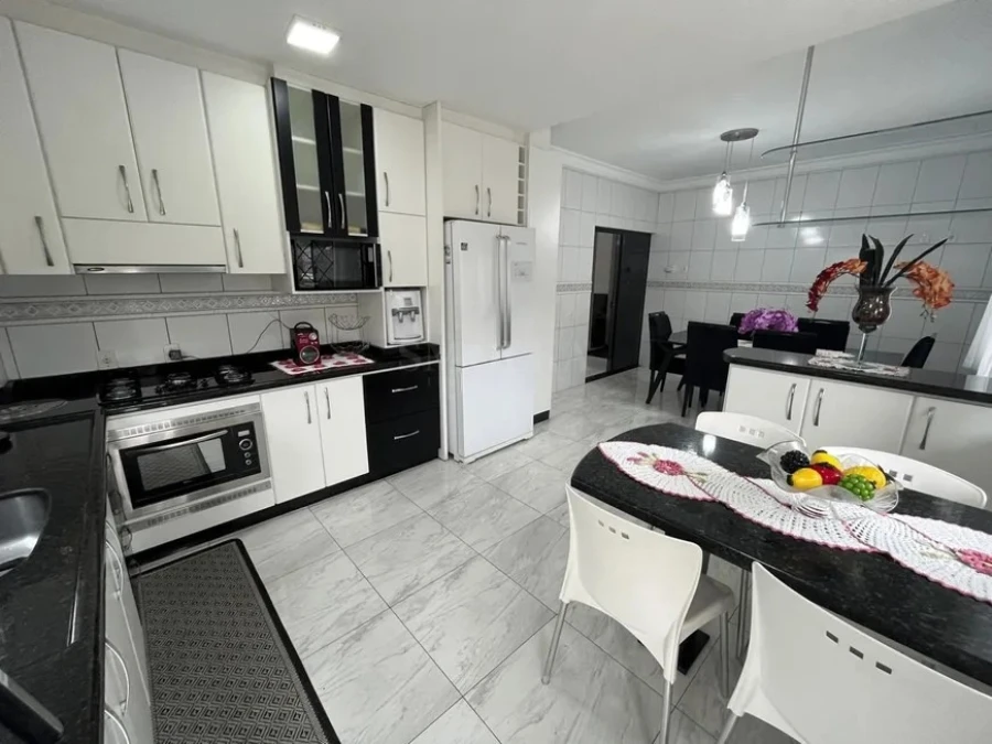 Casa em Pedra Branca, Palhoça. 4 quartos, 236m². Imagem 5 de 26
