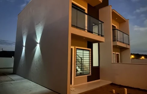 Sobrado geminado em Forquilhas, São José